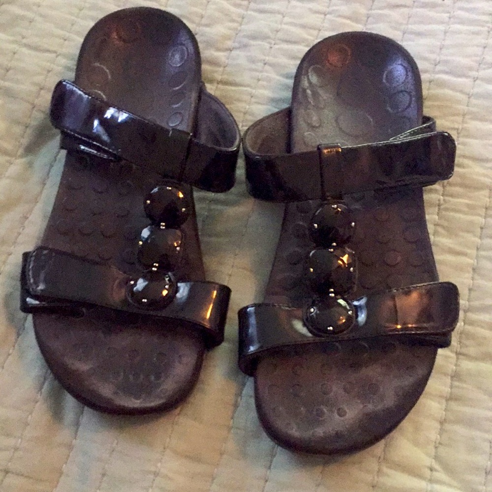Black patent Vionic flat sandals